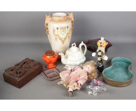 A small quantity of miscellaneous. Includes Murano glass clown, carved jewellery box, bisque head doll, Villeroy &amp; Boch g