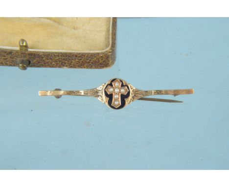 A 15ct gold memorial brooch with black enamel and seed pearl decoration, weight approx 2g