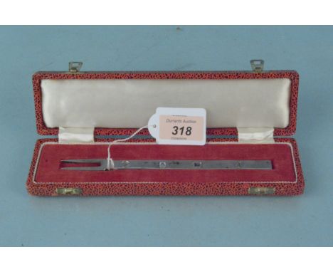 A silver tuning fork in case, hallmarked Sheffield 1975, weight approx 40g