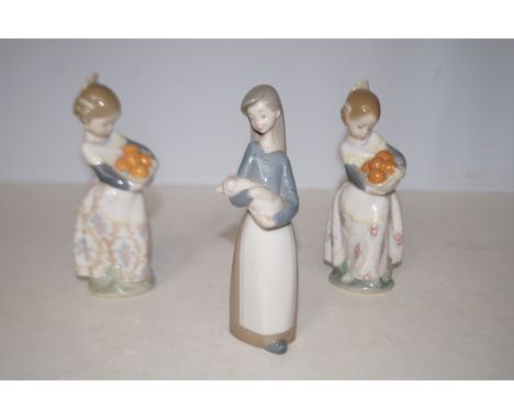 3 Lladro figures