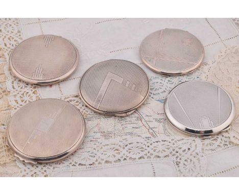 Five circular silver engine turned Art Deco design compacts, Five circular silver engine turned Art Deco design compacts, Bir