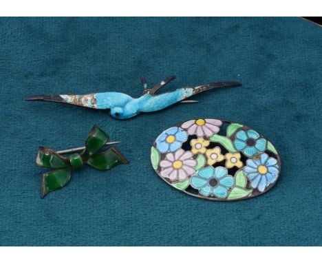 An oval silver art deco enamel brooch, dated London 1943, together with a silver and enamel swallow brooch (af) and a small g