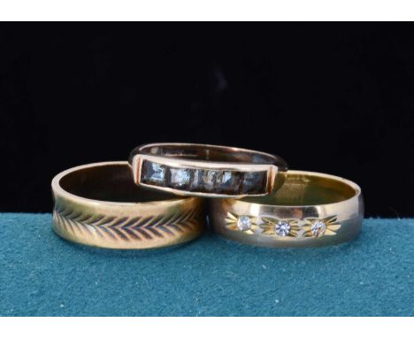 An 18ct gold wedding band, with herringbone design to the dish shaped body, ring size J, 5.4mm wide, 4g together with a 9ct g
