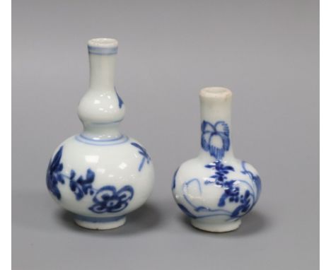 Two Chinese Kangxi period miniature blue and white bottle vases tallest 6.5cm