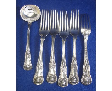 Five Victorian dinner forks and a sauce ladle, shell pattern by William Eaton. (B.P. 24% incl. VAT)