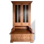 Jugendstil Aufsatz Vitrine mit Truhenbank, Truhenschrank, helle Eiche