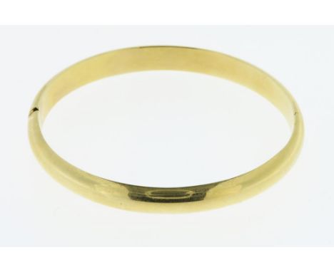 A yellow gold bangle, gross weight 14 gr. aloy 585/000Geelgouden slavenband, br.gew. 14 gr. geh.585/000