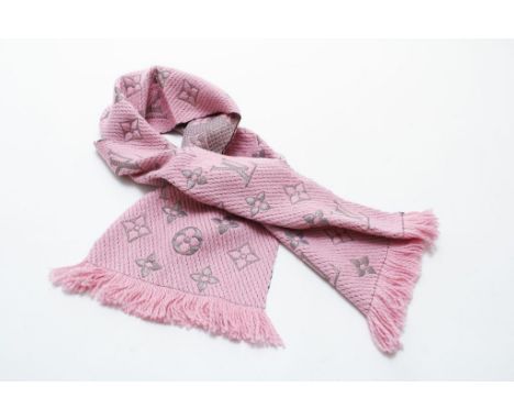LOUIS VUITTON, pink/ silver scarf, with monogram, wol/silk/  polyester 170 x 29 cm.Louis Vuitton, roze/ zilveren sjaal, met m