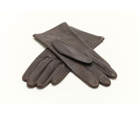 Hermes, brown lambskin leather cloves, with perforated design of  the logo , size: M/LHermes, bruin lamslederen handschoenen 