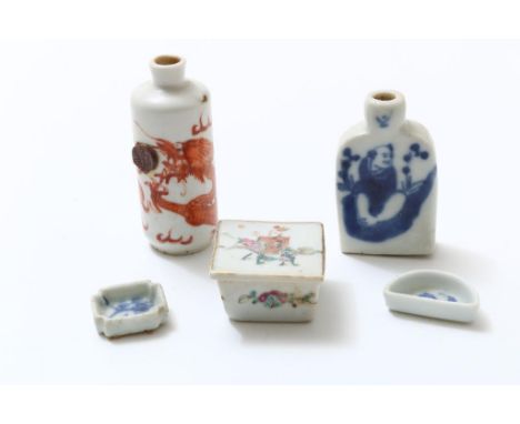 A collection of 2 porcelain snuffbottles, decorated with 4-clawed  dragon chasing the vlaming pearl, hereby mianiture box wit