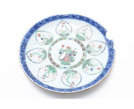 Porcelain Kangxi famille verte decor of flowers, China 18th  century, diam. 39 cm. (cracks and defects)Porseleinen Kangxi sch