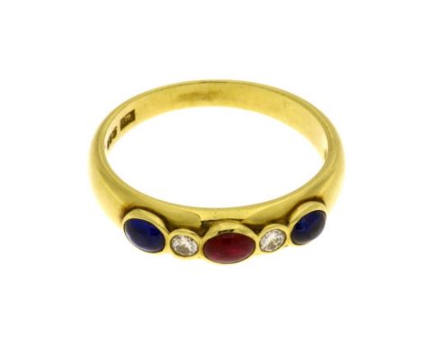 A yellow golden ring mounted sapphire and ruby, aloy 585/000,  gr.w. 4 gr. size 17.5Gouden bandring bezet met cabochon geslep