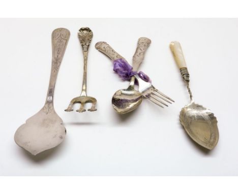 Assorted lot silver, fork, spoon, various qual. br.w. 155  gr. (with 2 scissors ignoble)Lot zilver schepwerk waarbij kinderco