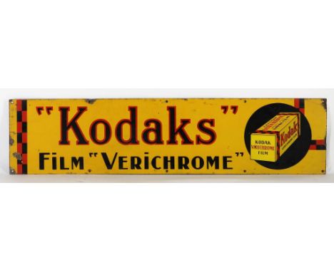 Kodaks Verichrome film enamel sign, 30 x 125 cm.Kodaks Verichrome film emaille bord, 30 x 125 cm. (met  roestplekken)
