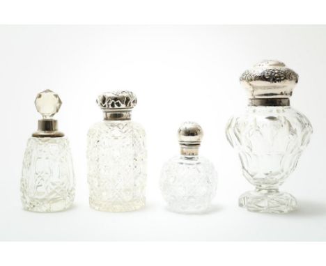 Lot with crystal tea caddy (B) with silver mount, h. 14 cm. hollow. cl. hallmark, including 3 crystal perfume bottles silver 