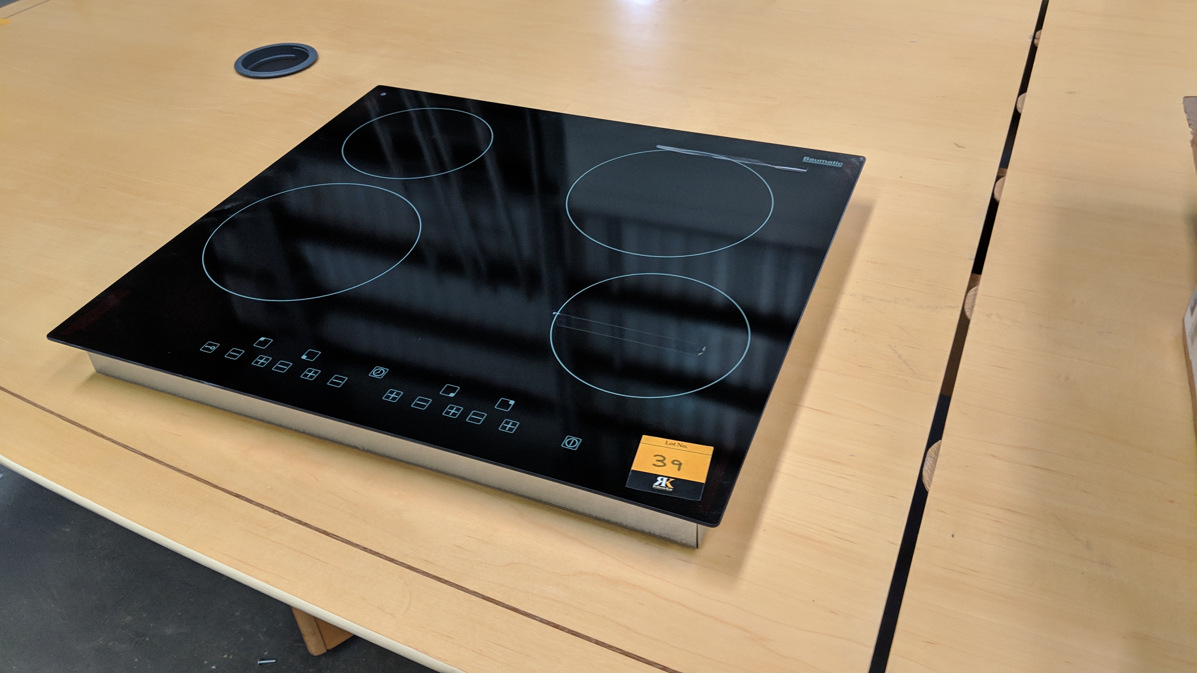 Baumatic model BHC605 ceramic 4ring hob with touch sensitive controls