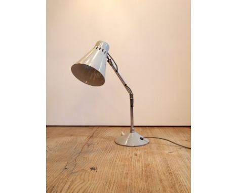 Vintage design articulated action metal desk lamp H: 48 cm