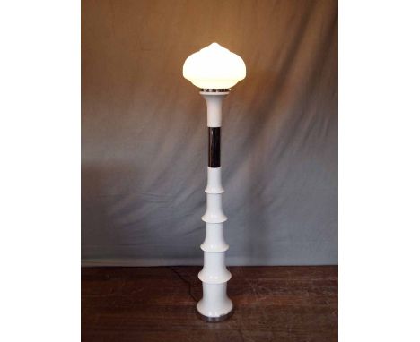 1960's Italian floor standing lamp H: 140 cm