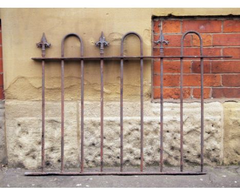 A length of hoop top and spiked iron railing H: 82 W: 104 cm