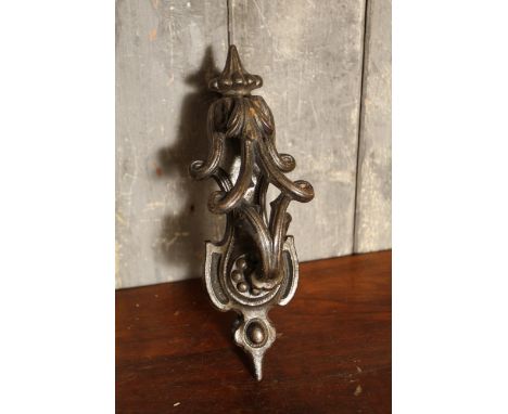 Victorian cast iron rustic door knocker with knot design 27 x 10 cm