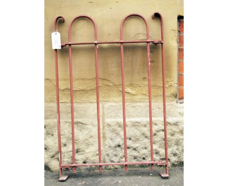 An iron hoop top garden railing H: 94 W: 62 cm