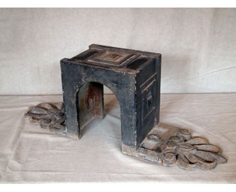 Decorative Victorian 'U' shape cast iron pipe bracket H: 66 W: 16 cm