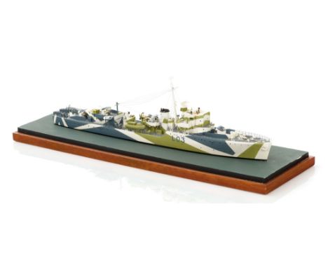 A WELL PRESENTED AND DETAILED 1:192 SCALE WATERLINE MODEL OF THE HUNT CLASS DESTROYER H.M.S. BADSWORTH, ORIGINALLY BUILT BY C