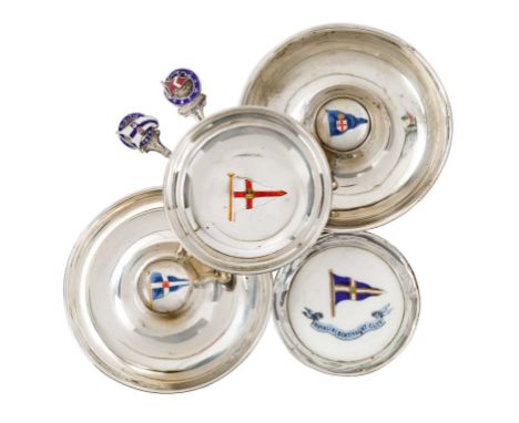 A QUANTITY OF MIXED YACHT CLUB SILVERWARE, CIRCA 1900, comprising ashtrays for the Royal Yacht Squadron; Royal Thames Yacht C