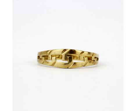 A hallmarked 9ct yellow gold ring, (N). Approx. 1.2g.