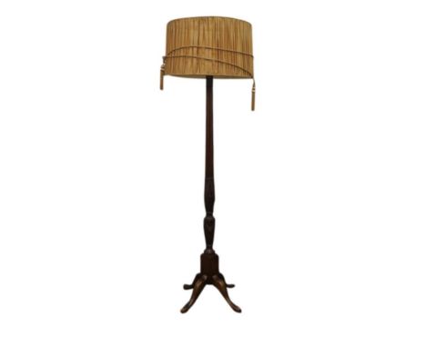 The lamp held on a single carved mahogany support, terminating in cabriole legs with Paddy feet