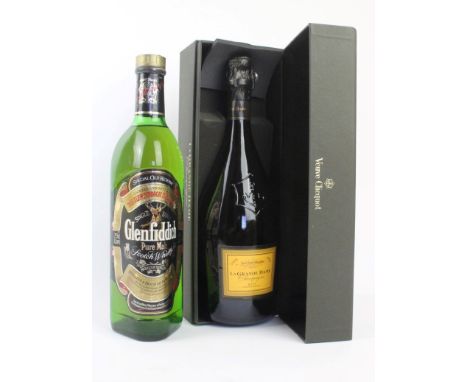 2 bottles comprising 1 bottle Champagne Veuve Clicquot 'La Grande Dame' Vintage 1988 (perfect condition and ullage - presente