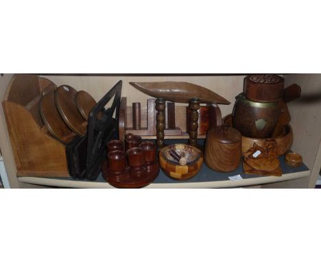 Assorted treen and wooden items, inc. bookends, bookrack, egg cup stand, letter rack, etc.