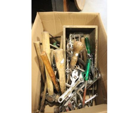 Quantity of Vintage Tools & Oil Cans