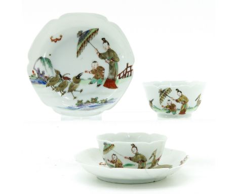 Yongzheng Period, depicting lady with umbrella in polychrome decors with gold gilt, saucers are 11 cm. in diameter, one set i
