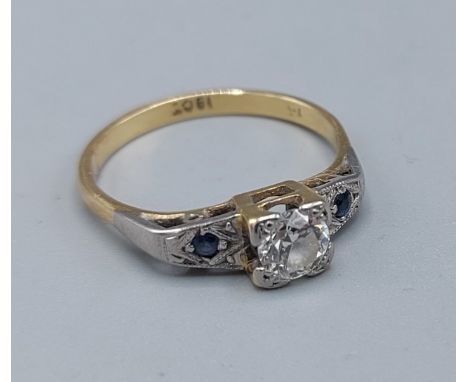 An 18ct white gold ring set with a central Diamond flanked by sapphires, 2.7gms, ring size O 