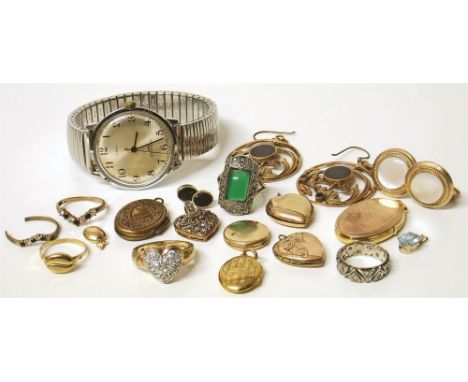 An assortment of 9ct costume jewellery, to include a 9ct gold ring with coffee bean motif and matching yellow metal pendant, 