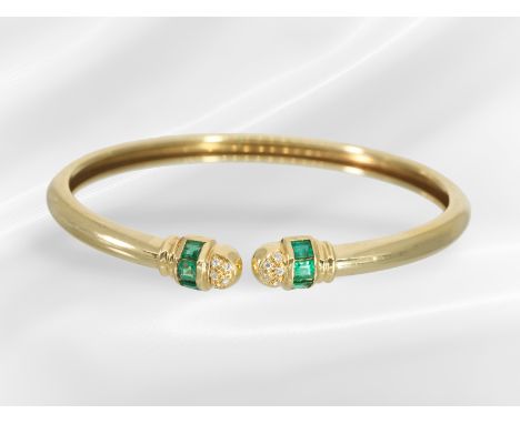 Armreif: vintage Goldschmiede-Armspange von Wempe, besetzt mit Smaragden und Brillanten, 18K Gold: Ca. Ø57mm, ca. 14,4g, 18K 