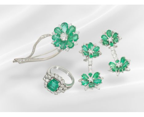 Brosche/Ring/Ohrschmuck: weißgoldenes vintage Schmuckset mit Smaragden und Brillanten: Set bestehend aus 3 Positionen: 1 Ring