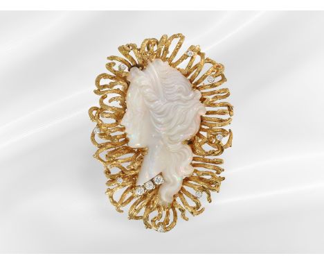 Brosche/Anhänger: ausgefallene vintage Goldschmiedearbeit mit Opalkamee, möglicherweise Andrew Grima: Ca. 54 × 40 mm, ca. 32g