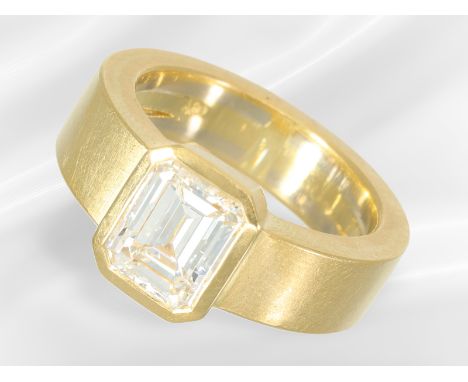 Ring: äußerst hochwertiger Goldschmiedering, wertvoller Diamant im Emerald-Cut, 2,6ct, feines Weiß, Anlagediamant mit Report: