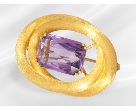Brosche/Nadel: handgearbeitete vintage Brosche mit Amethyst, 18K Gold: Ca. 39 x 27mm, ca. 14,2g, 18K Gelbgold, rückseitig Sic