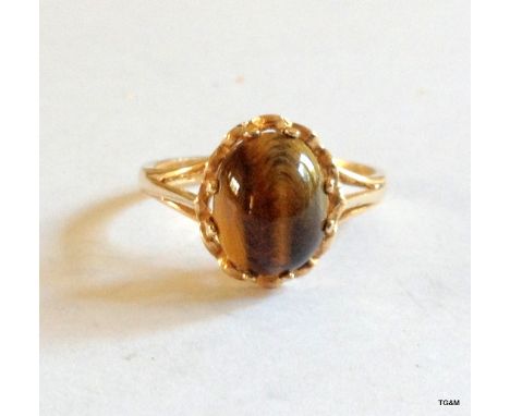 A 9ct gold tiger eye ring size M