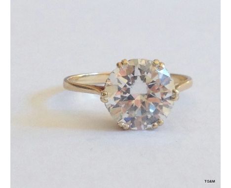 A 9ct gold solitaire ring size O