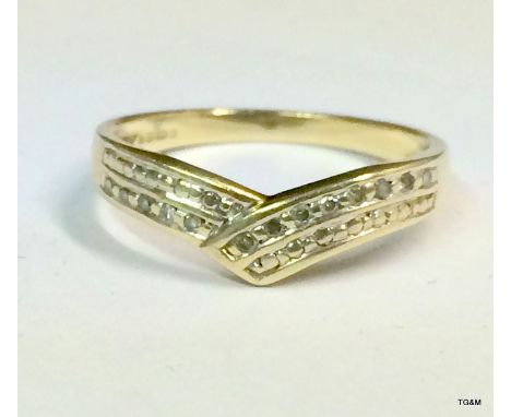 9ct yellow gold diamond ring