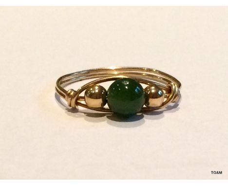 9ct Gold Jade Set Ring  Size Q