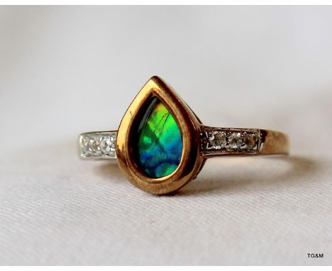 9ct yellow gold tear drop ring