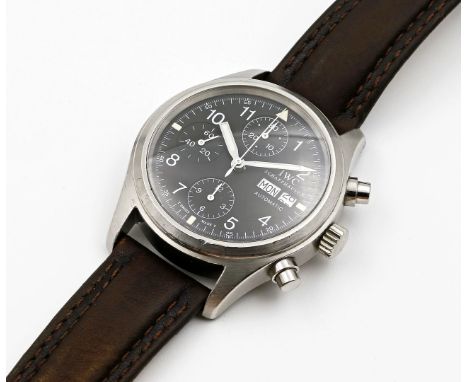 Herren-Armbandchronometer "Der Fliegerchronograph", IWC. Edelstahlgehäuse. Schwarzes Ziffernblatt mit weißen, arabischen Ziff