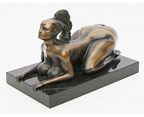 Fuchs, Ernst (1930 Wien 2015) "Sphinx". Schwarz-braun patinierte Bronze. Auf Bein sign., Ex. 732/1.000 sowie Gießerstempel ve
