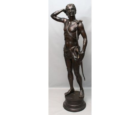 Picault, Émile Louis (1833-1915) nach Lebensgroße Gartenskulptur des Apoll mit zwei Pfeilen und Bogen. Schwarz bzw. dunkelbra