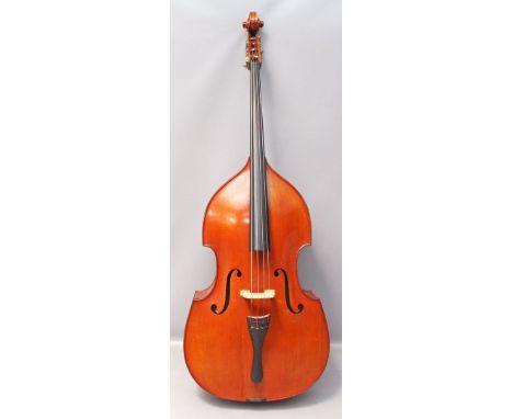 3/4-Kontrabass "Otto Rubner". Gewölbter Korpus. C-Mensur 105 cm. Innen mit Zettel "Otto Rubner Markneukirchen". Stärkere Gebr